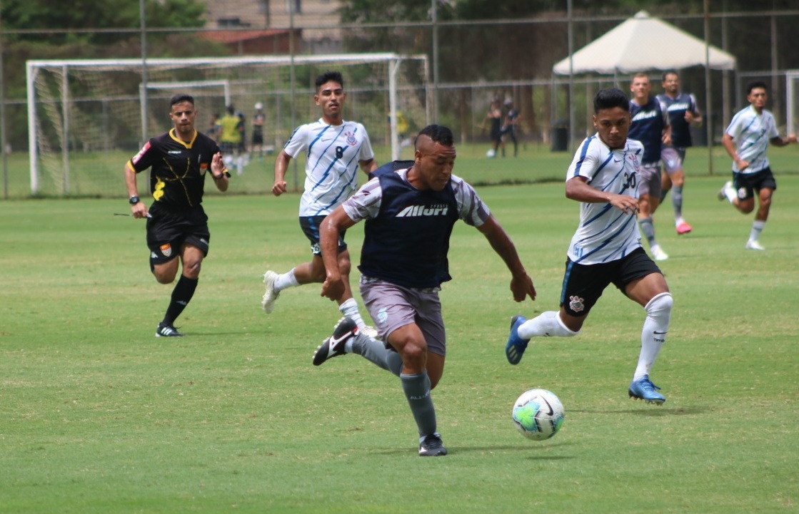 Em seu primeiro jogo internacional, Sub-17 do Timão vence o